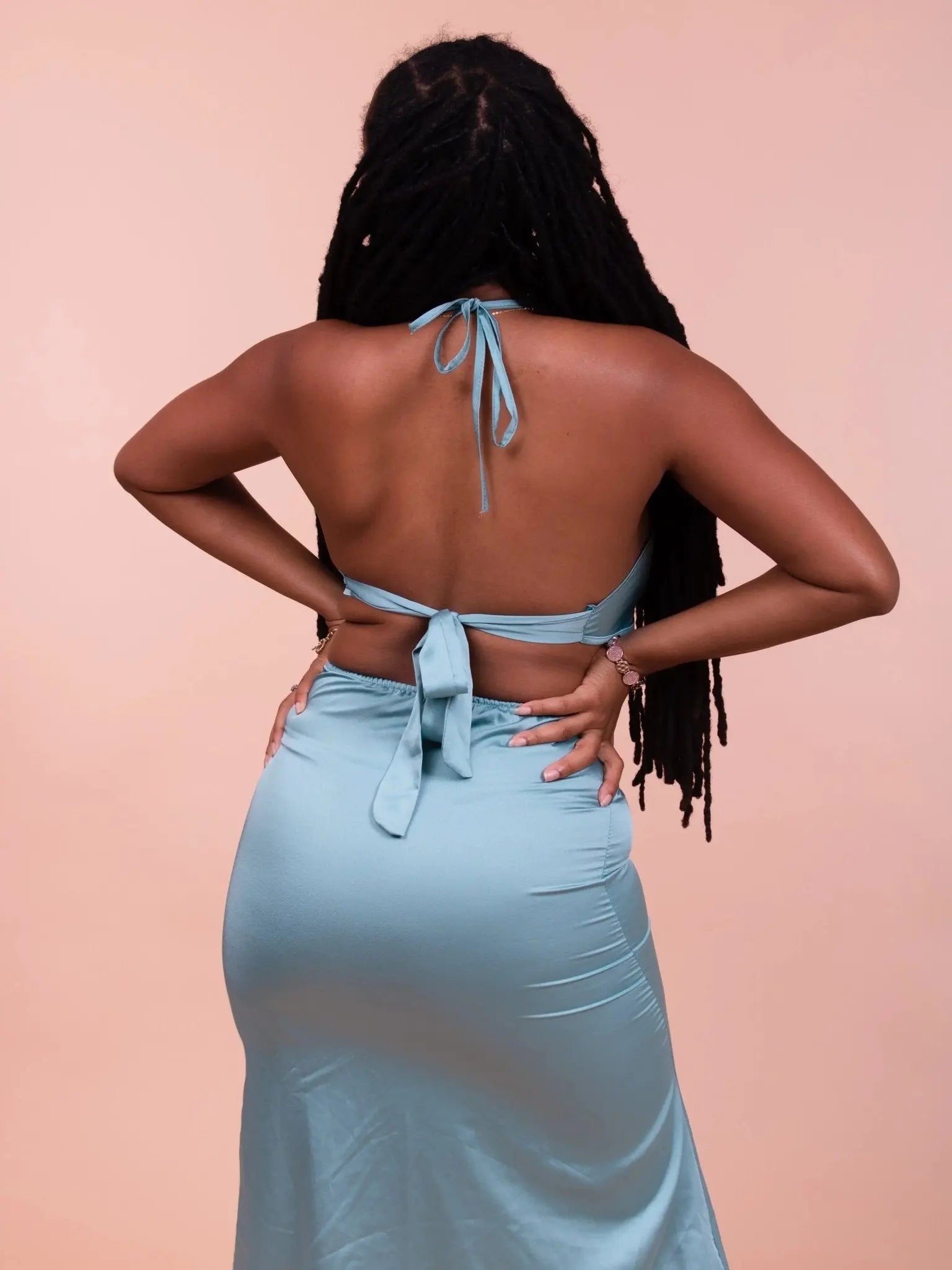 Robe longue Lilou satinée à nouer - PRETTYGYAL